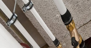 Замена труб водоснабжения в квартире: цена от 2078 руб. - СантехДомВлс